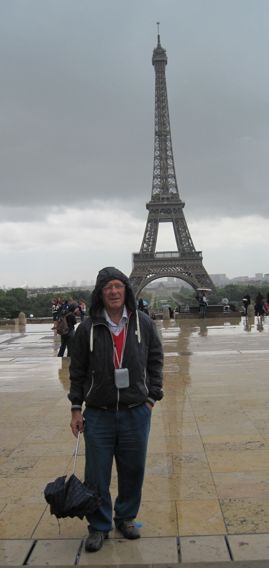 Parigi- Torre Eiffel e mio marito sotto la pioggia 127